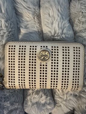 Tory Burch Wristlet Wallet in Light Beige